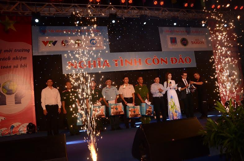 Chương[-]trình[-]“Nghĩa[-]tình[-]Côn[-]Đảo”[-]hưởng[-]ứng[-]Tuần[-]lễ[-]Biển[-]và[-]Hải[-]đảo[-]Việt[-]Nam[-]2016